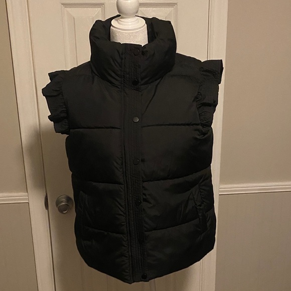 Crown & Ivy Black Puffer Vest, women’s size medium - Picture 1 of 7